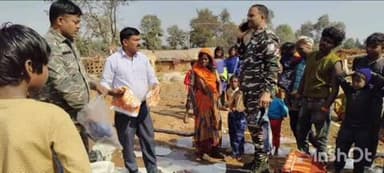 मेराल: “आइये खुशियाँ बाँटें” अभियान: लिखनिया गाँव में सर्दी से राहत, श्रमिक परिवारों तक पहुँची