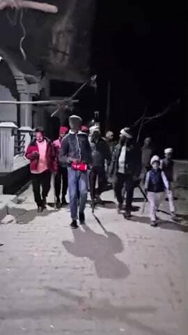 धामपुर: नहटौर के मोहल्ला नौधा में ठंड के मौसम को देखते हुए मोहल्लेवासी लगा रहे हैं पहरा