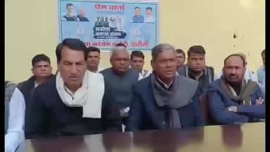 करौली: शहर में प्रेस कांफ्रेंस में कांग्रेस नेताओं ने भाजपा सरकार पर मनरेगा को कमजोर करने का आरोप लगाया, आंदोलन की दी चेतावनी