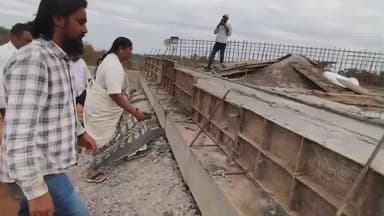 ములుగు: మల్లంపల్లి వద్ద బ్రిడ్జి నిర్మాణ పనులు పరిశీలించిన మంత్రి సీతక్క