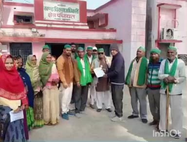 कैसरगंज: जरवल ब्लॉक मुख्यालय पर किसानों ने मासिक पंचायत में अपनी समस्याओं को लेकर जरवल वीडियो को सौंपा ज्ञापन