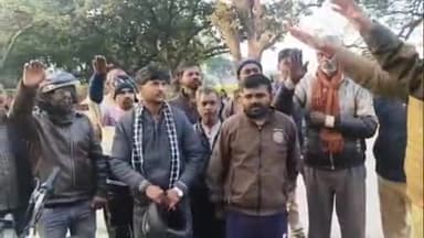 मंझनपुर: सड़क सुरक्षा अभियान के तहत जनपद के विभिन्न इलाकों में पुलिस ने किया जागरूकता कार्यक्रम