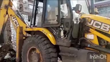 गुना नगर: हनुमान गली में मकान के तलघर में गिरा सांड, कलेक्टर को दी सूचना, नगरपालिका ने जेसीबी से खुदाई कर बाहर निकाला