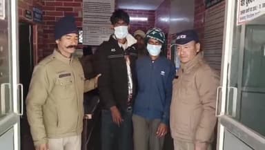 गदरपुर: कोतवाली पुलिस ने चोरी की एक मोटरसाइकिल के साथ दो आरोपियों को गिरफ्तार किया, तमंचा और कारतूस भी बरामद