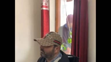 ਜਲੰਧਰ 1: ਸ਼੍ਰੀ ਦੇਵੀ ਤਲਾਬ ਮੰਦਿਰ ਦੀ ਪਾਰਕਿੰਗ ਦੇ ਵਿੱਚੋਂ ਪਾਰਕਿੰਗ ਚ ਲੱਗੀਆਂ ਗੱਡੀਆਂ ਜੋ ਪੈਸੇ ਕੱਢ ਰਹੇ ਇੱਕ ਚੋਰ ਕੀਤਾ ਕਾਬੂ