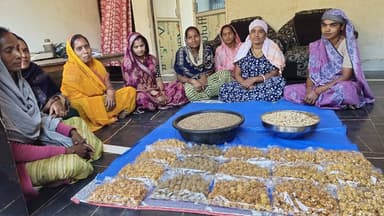 समूह की महिलाओं द्वारा निर्मित तिल व मूंगफली लड्डुओं से महकेगा मकर संक्रांति पर्व
राष्ट्रीय ग्रामीण आजीविका मिशन (बिहान...