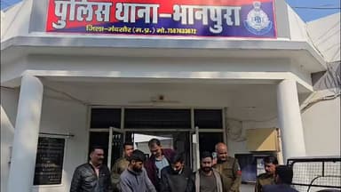 एक आम सी वाहन चेकिंग… और खुल गया साइबर ठगी का पूरा जाल 🚨
स्विफ्ट कार में घूम रहे तीन युवक योगेश, कुलदीप और भावेश लोगों क...