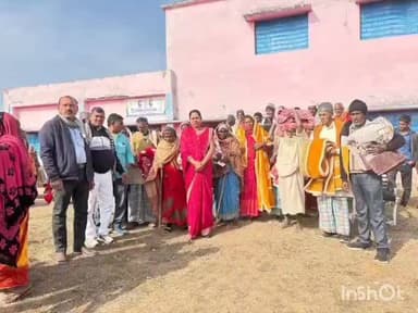 बरडीहा: बरडीहा के सुखनदी गांव में गरीबों और असहायों के बीच कंबल का वितरण किया गया