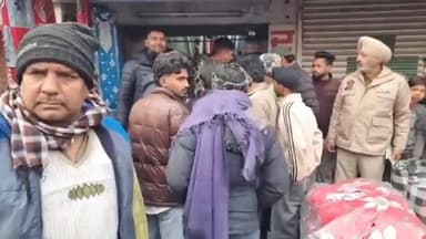 ਜਲੰਧਰ 1: ਗੁਰੂ ਨਾਨਕ ਫਾਟਕ ਦੇ ਕੋਲ ਇੱਕ ਤੇਜ਼ ਰਫਤਾਰ ਕਾਰ ਦਾ ਦਿਖਿਆ ਆਤੰਕ 6 ਤੋਂ ਸੱਤ ਗੱਡੀਆਂ ਨੂੰ ਮਾਰੀ ਟੱਕਰ