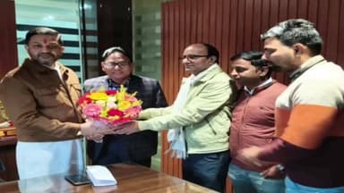 बेरमो: ढोरी स्टाफ क्वार्टर में विधायक जयमंगल सिंह ने लोगों की गंभीरतापूर्वक समस्या सुनी