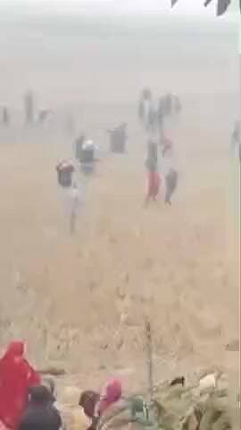 गौनहा: मुरली भरहवा गांव में भूमि विवाद को लेकर दो पक्षों में हिंसक झड़प, लाइव वीडियो वायरल