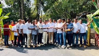 ವಿರಾಜಪೇಟೆ: ಕೇರಳ ರಾಜ್ಯಕ್ಕೆ ತೆರಳುವ ಮುಖ್ಯ ರಸ್ತೆಯಲ್ಲಿ ವಿವಿಧ ಅಭಿವೃದ್ಧಿಗೆ ಕಾಮಾಗಾರಿಗೆ ಗುದ್ದಲಿ ಪೂಜೆ ಹಾಗೂ ಉಧ್ಘಾಟಿಸಿದ ಶಾಸಕ ಪೊನ್ನಣ್ಣ