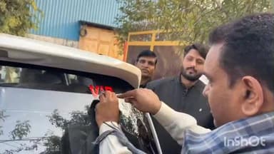 गाज़ियाबाद: मंत्री असीम अरुण ने गाड़ी से हटाया VIP स्टिकर, जिले में वीडियो सोशल मीडिया पर हो रहा वायरल