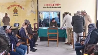 निचलौल: निचलौल थाना परिसर में थाना समाधान दिवस में एसपी सोमेंद्र मीना ने सुनीं जनसमस्याएं