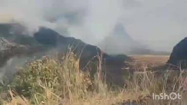 रमना: रमना प्रखंड के गम्हरिया गांव में शनिवार को आग लगने की बड़ी घटना, पुआल में लगी आग