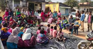 कलियासोल: JMM की केलियासोल प्रखंड कमेटी की बैठक में महिला मोर्चा ने संगठन को मजबूत करने पर की चर्चा