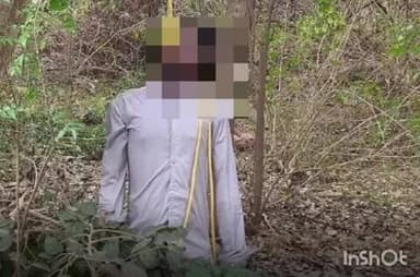 భద్రాచలం: దుమ్ముగూడెం మండలంలోని పవర్ ప్లాంట్ సమీపంలో మద్యం మత్తులో చెట్టుకు ఉరి వేసుకొని మృతిచెందిన శివకుమార్