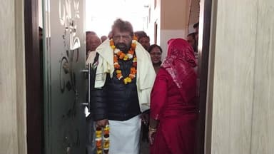 साकेत: आप विधायक राम सिंह नेताजी ने माता मंदिर और तारकोल फैक्ट्री वाली गली में पीने के पानी की नई पाइपलाइन का उद्घाटन किया