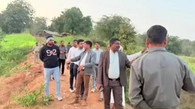 ધાનપુર: ખજુરી ગામે આવેલ તળાવની મુલાકાત કરતા દાહોદ જિલ્લા કલેકટર યોગેશ નિર્ગુડે