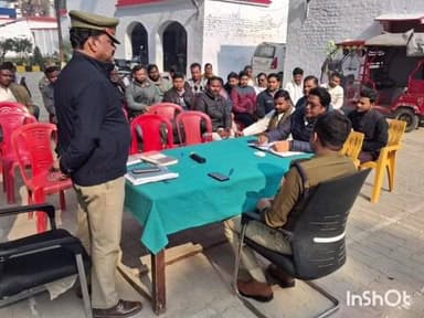 टांडा: बसखारी थाना समाधान दिवस में पुलिस अधीक्षक पहुंचे, 8 शिकायतें मिलीं, एक का मौके पर निस्तारण, त्वरित कार्रवाई के निर्देश