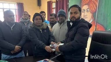 उधवा: उधवा प्रखंड सभागार में प्रखंड आपूर्ति पदाधिकारी की अध्यक्षता में डीलरों की हुई बैठक