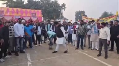 बिहिया: करनामेपुर फील्ड पर टीपीएल के फाइनल मैच में गोल 11 टीम ने हासिल की विजय, 51 हजार नगद राशि के साथ मिली ट्रॉफी