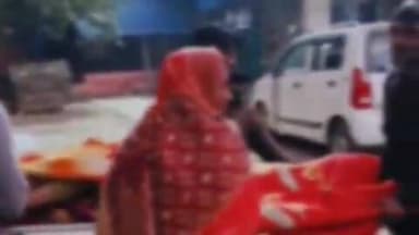 बुढ़ाना: कोतवाली क्षेत्र के एक गांव में रंगरलिया मनाते युवक-युवती को परिजनों ने पकड़ा, सूचना पर पुलिस ने युवती का उपचार कराया