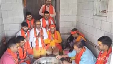 पतरघट: पतरघट में भाजपा कार्यकर्ताओं द्वारा शिव मंदिर में पूजा अर्चना, आरती का भी आयोजन