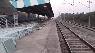 रीठी रेलवे स्टेशन पर जनसुविधाओं का अभाव