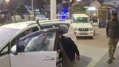 छतरपुर नगर: केंद्रीय मंत्री वीरेंद्र कुमार ने छतरपुर जिला अस्पताल में मरीजों को शॉल वितरित किए