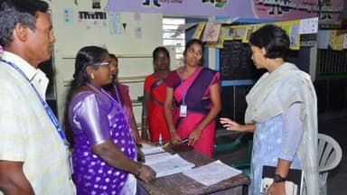 நெமிலி: நெடும்புலி அடுத்த புதுப்பேட்டை ஊராட்சி ஒன்றிய தொடக்கப் பள்ளியில் நடைபெற்ற வாக்காளர் சிறப்பு திருத்தம் முகாமினை ஆட்சியர் ஆய்வு மேற்கொண்டார்