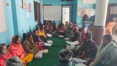 हरनौत: हरनौत बाजार के एक निजी भवन में बीपीएम ने जीविका दीदियों के साथ की बैठक