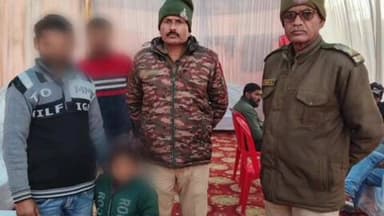 नौगांव: नौगांव मेला महोत्सव में पुलिस सहायता केंद्र ने बिछड़े बच्चों को उनके परिजनों से मिलवाया