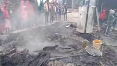 गोगरी: सहरौन में आग से पांच घर जले, लाखों का नुकसान