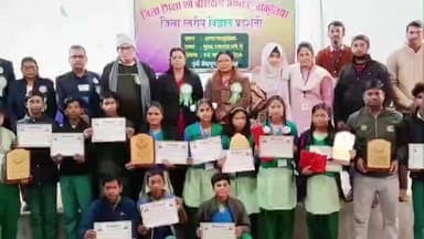 चाकुलिया: डाइट में जिला स्तरीय विज्ञान प्रदर्शनी, छात्रों ने दिखाई नवाचारी सोच