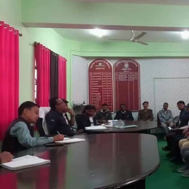 चांडिल: चांडिल अनुमंडल कार्यालय में गणतंत्र दिवस और सोहरोई को लेकर शांति समिति की बैठक हुई