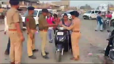 નેત્રંગ: નેત્રંગ પોલીસ દ્વારા ઉત્તરાયણ પર્વને ધ્યાનમાં રાખી બાઈક સવારોને સેફટી ગાર્ડ લગાવી આપવામાં આવ્યા હતા.