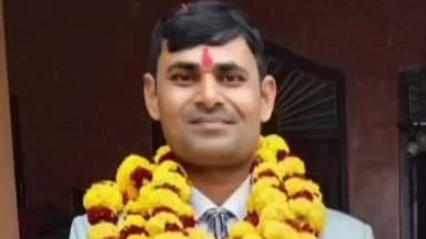 रसड़ा: मजदूर के बेटे को मिली डॉक्टरेट की उपाधि, छितौनी गांव में मनाया गया जश्न