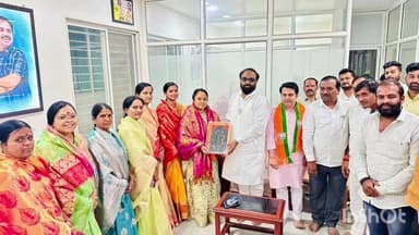 निलंगा: उपनगराध्यक्ष आशाताई फुलारी व स्विकृत सदस्य सगरे यांचा आ. निलंगेकर यांच्या निवासस्थानी सत्कार