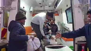 बैतूल: ग्यारसपुर बरसाली में सड़क दुर्घटना, घायल युवकों को ज़िला अस्पताल में कराया गया भर्ती