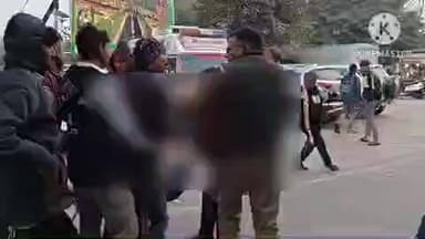 फिरोज़ाबाद: गांव नरघापुर में किशोर की संदिग्ध परिस्थिति में हुई मौत, परिजन शव को जबरन बाइक पर लादकर ले गए, दारोगा की अभद्रता