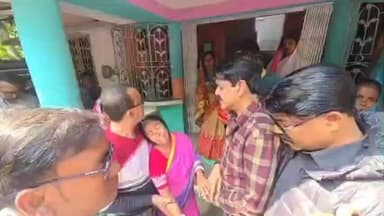 ভাঙড় ২: তৃণমূল কংগ্রেসের পঞ্চায়েত সমিতির সদস্যের মৃত্যুতে পরিবারের সাথে দেখা করে আর্থিক সহায়তা প্রদান বিধায়ক শওকত মোল্লার