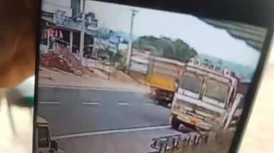 எடப்பாடி: எடப்பாடியில் பைக் மீது லாரி மோதி வாலிபர் உயிரிழப்பு போலீசார் விசாரணை