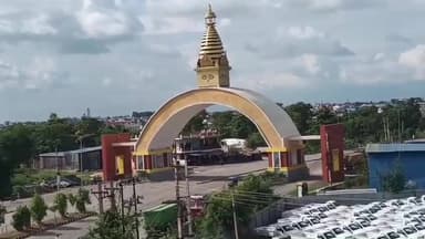 नौतनवा: नेपाल में कर्फ्यू हटने के बाद भी सोनौली सीमा पर 4 किमी लंबा ट्रक जाम, सैकड़ों वाहन फंसे