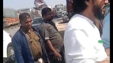 महू के मानपुर में हुए सड़क हादसे का एक और वीडियो सामने आया