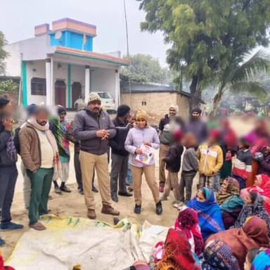 बांसी: गोल्हौरा थाना पुलिस ने जमलाजोत गांव में लगाई चौपाल, महिलाओं को नए कानून की जानकारी दी