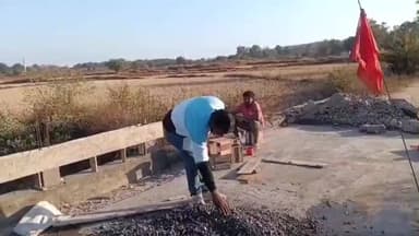 ठेठईटांगर: कोनमेंजरा पुलिया निर्माण में अनियमितता का आरोप, जिप सदस्य अजय एक्का ने किया विरोध