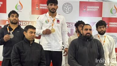 मंडी: बल्ह के नवीन पहलवान ने चंडीगढ़ में आयोजित राष्ट्रीय अंतर विश्वविद्यालय कुश्ती प्रतियोगिता में जीता स्वर्ण पदक