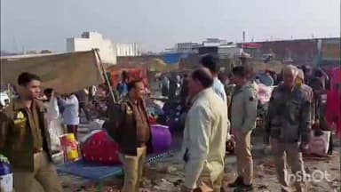 संभल: दिल्ली रोड स्थित नखासा थाना क्षेत्र के नखासा चौराहे पर लगने वाला साप्ताहिक बाजार शनिवार को प्रशासनिक कार्रवाई का शिकार