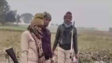 सिंघवारा: भालापट्टी थाना क्षेत्र में अवैध चुलाई शराब के खिलाफ बड़ी कार्रवाई, पोखरा से 24 लीटर शराब बरामद